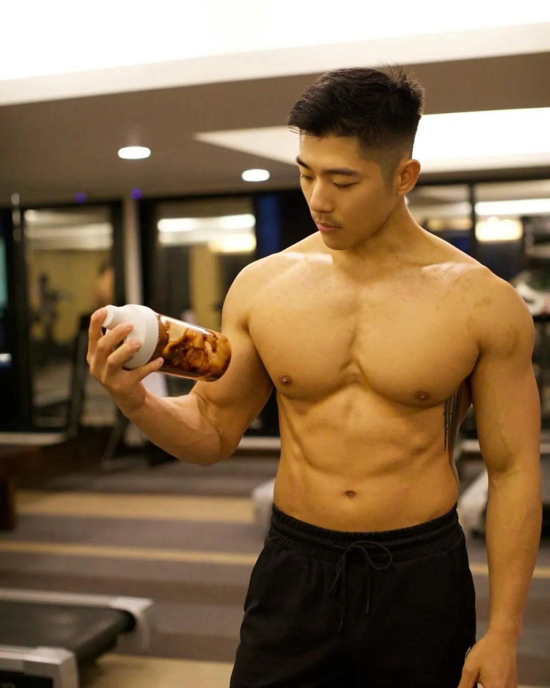 现在的直男教练都这么 open 了吗？好会擦....