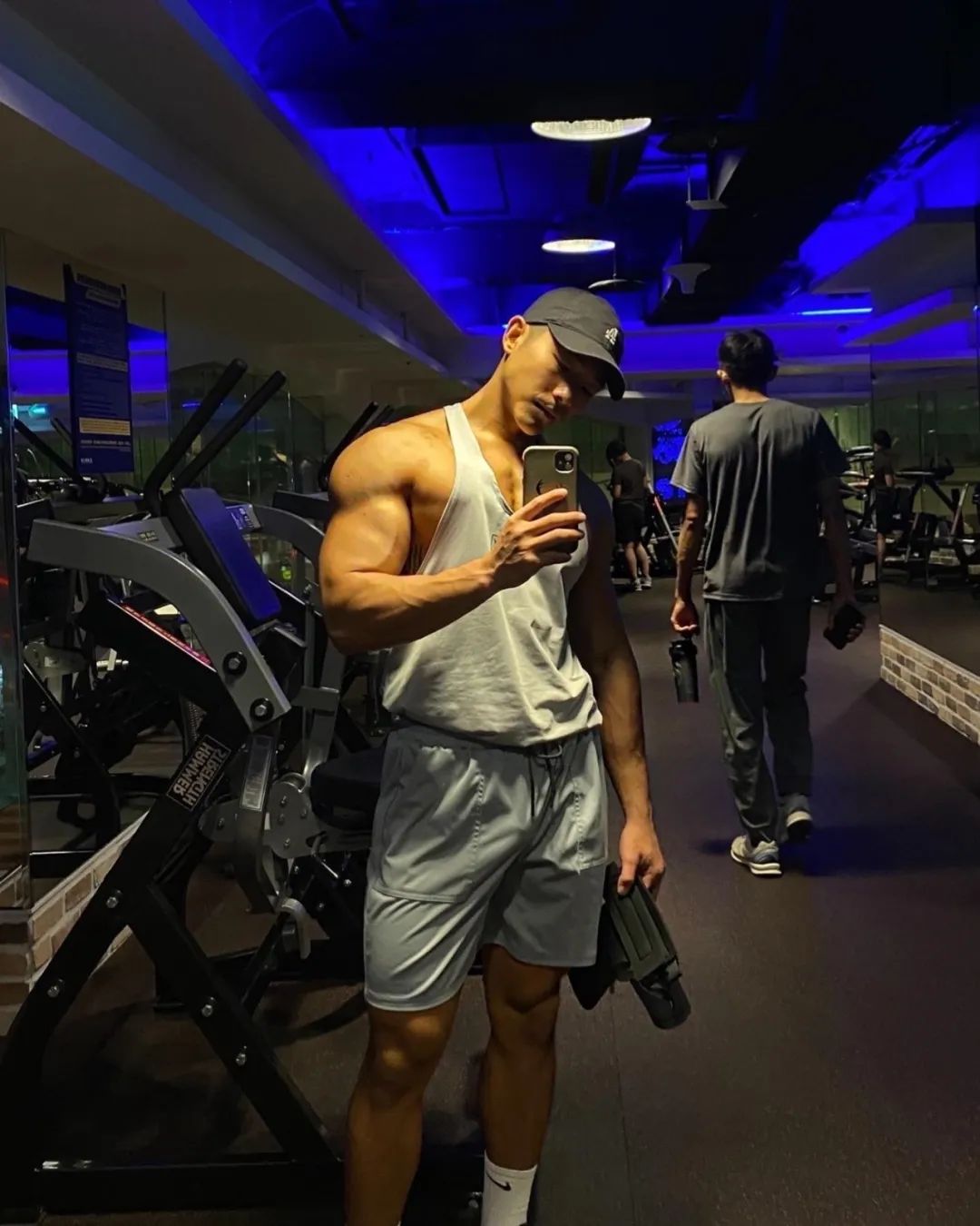现在的直男教练都这么 open 了吗？好会擦....