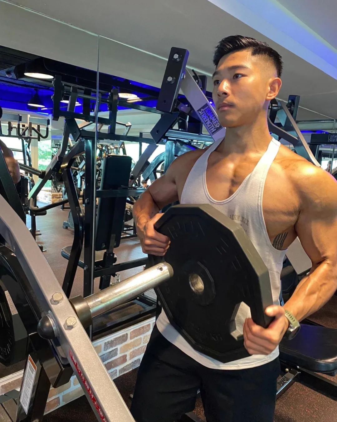 现在的直男教练都这么 open 了吗？好会擦....