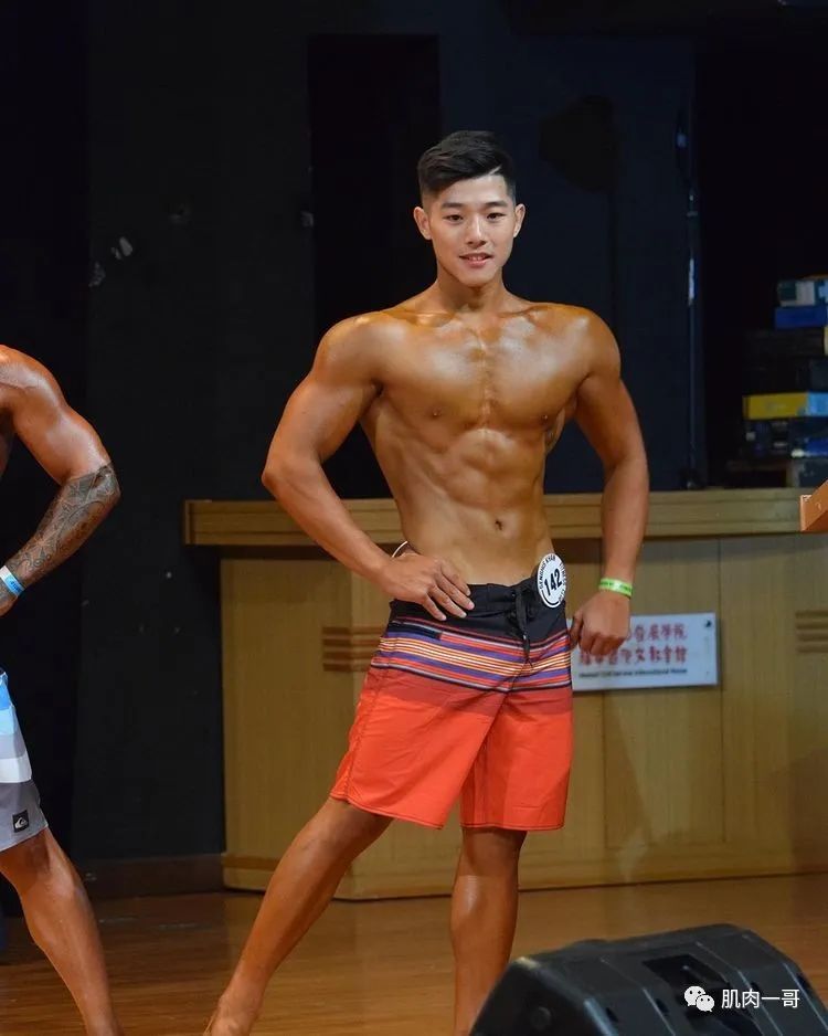 现在的直男教练都这么 open 了吗？好会擦....