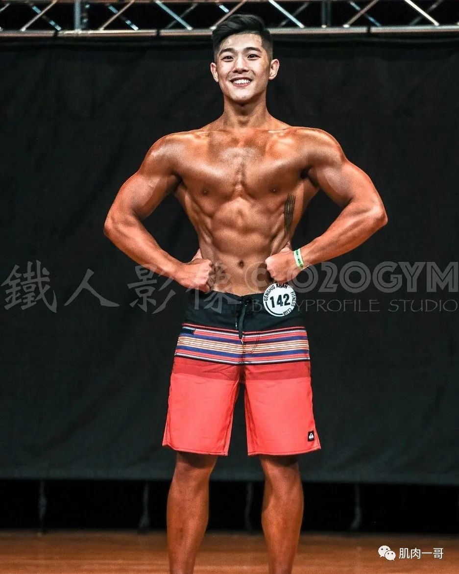 现在的直男教练都这么 open 了吗？好会擦....