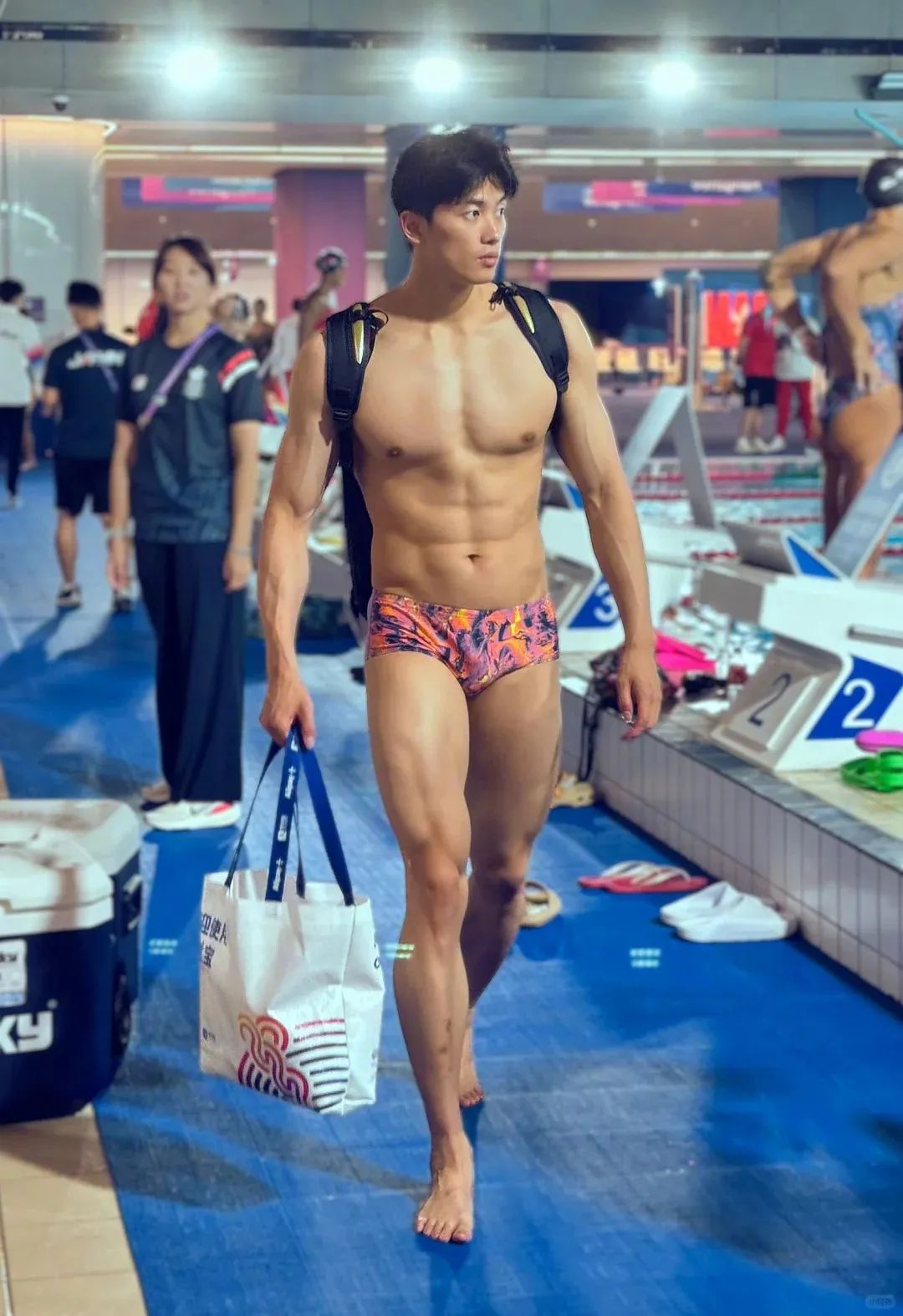 汪顺体训现场被拍，这拍摄角度真让人尴尬啊？流量密码太会了！