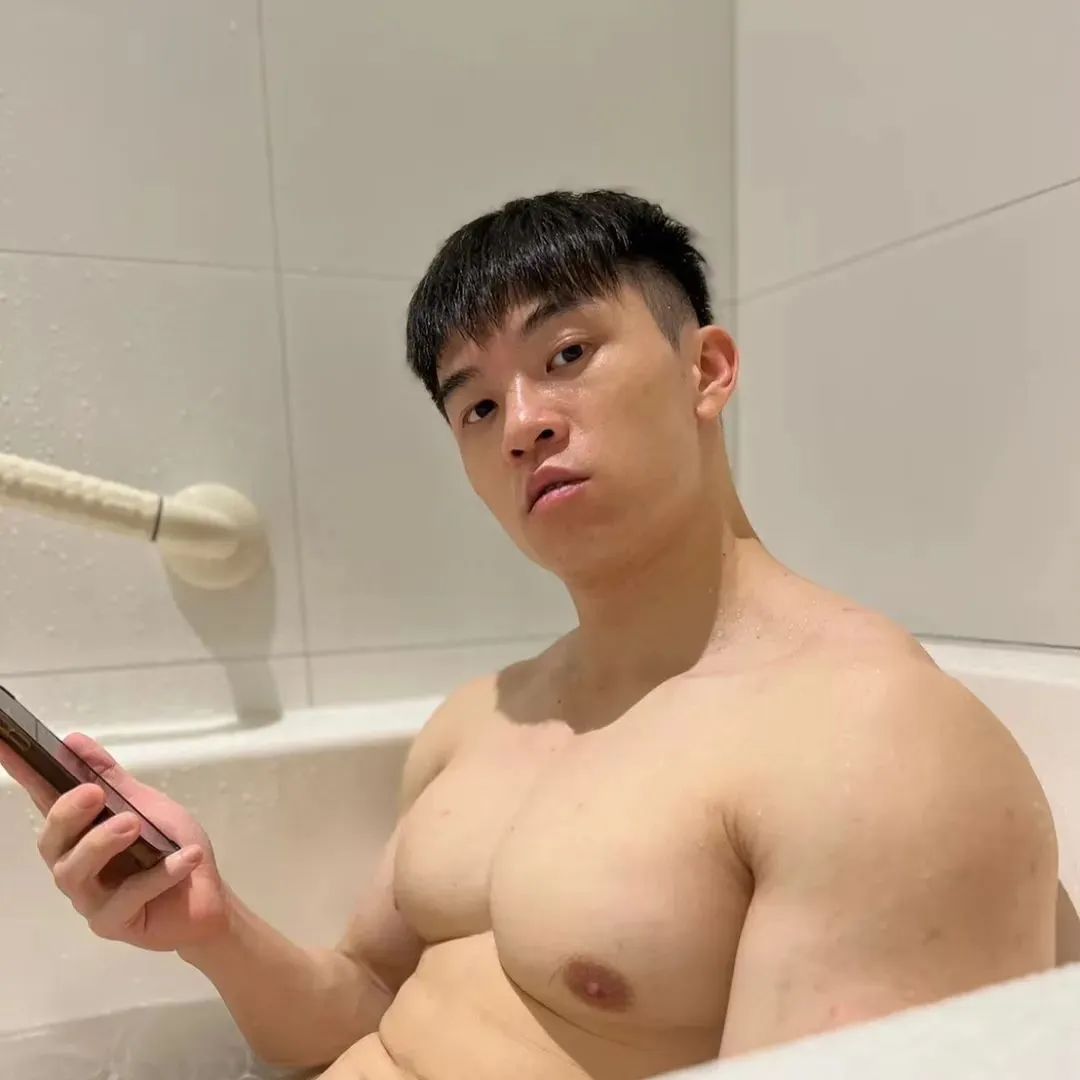 曾被女记者采访的健美冠军小叶，如今变这样了！