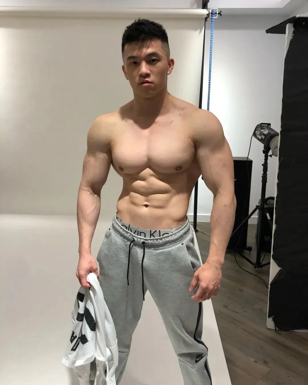 曾被女记者采访的健美冠军小叶，如今变这样了！