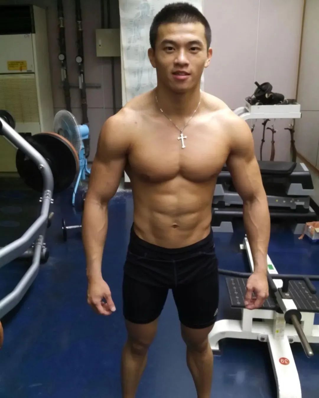 曾被女记者采访的健美冠军小叶，如今变这样了！