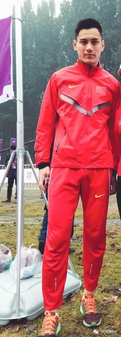 “人夫感十足”！跳高运动员姚捷穿运动服太紧被热议！