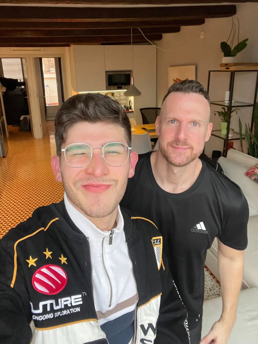 知名厂牌老板去世,圈内男星纷纷悼念... 知名厂牌老板去世,圈内男星纷纷悼念...