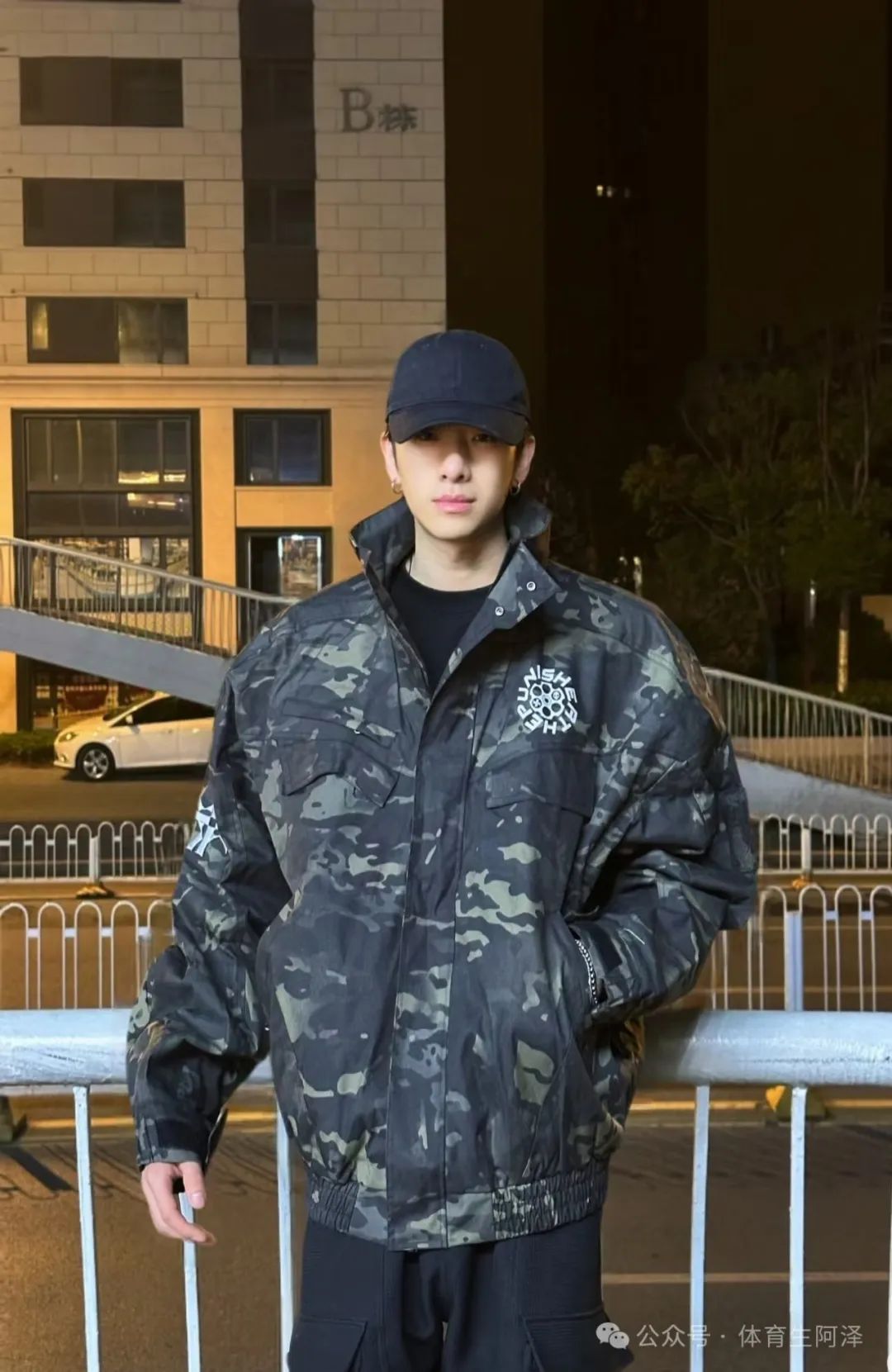 牛逼,195cm 体育系校草塌房,同时与三名学长有染..... 牛逼,195cm 体育系校草塌房,同时与三名学长有染.....