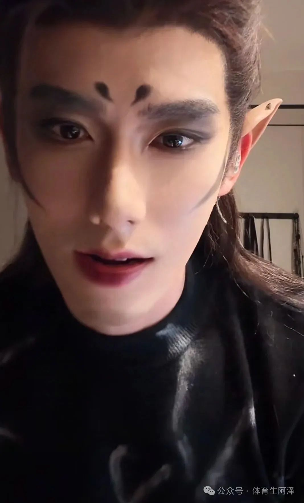 曾被女记者采访的百万网红，现是顶流，日收入 10 万......