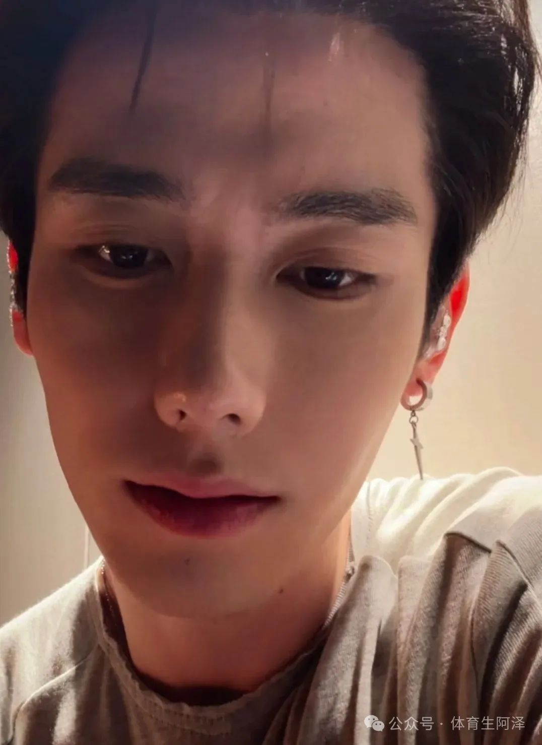 曾被女记者采访的百万网红,现是顶流,日收入 10 万...... 曾被女记者采访的百万网红,现是顶流,日收入 10 万......