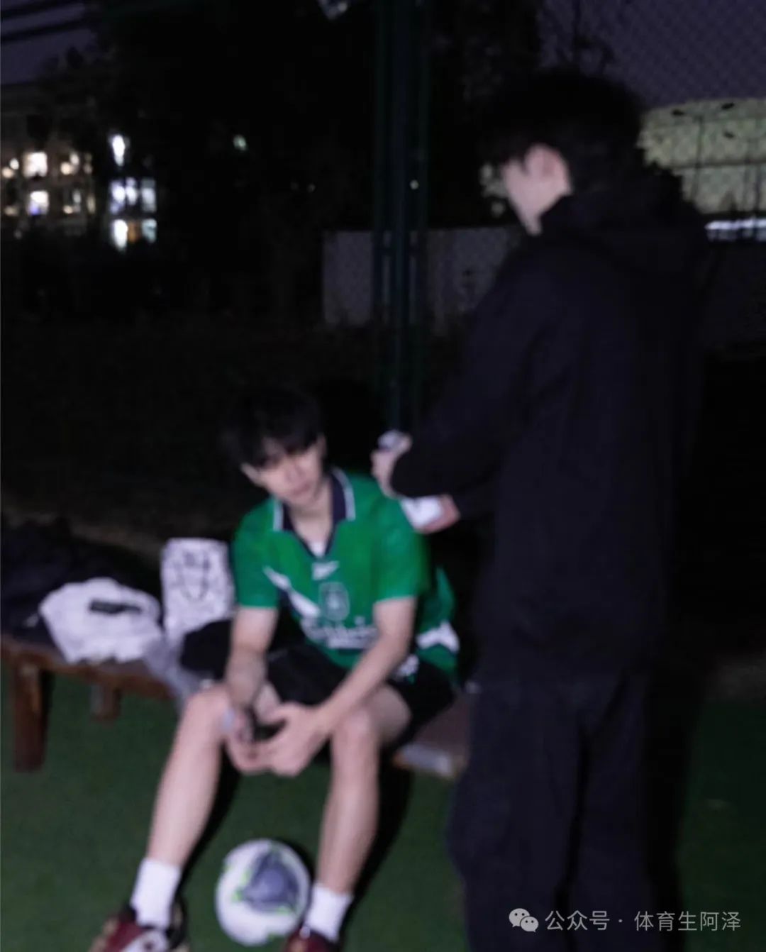 山东体院白袜校草，靠 " 白袜长腿 " 吸引众多学弟.....