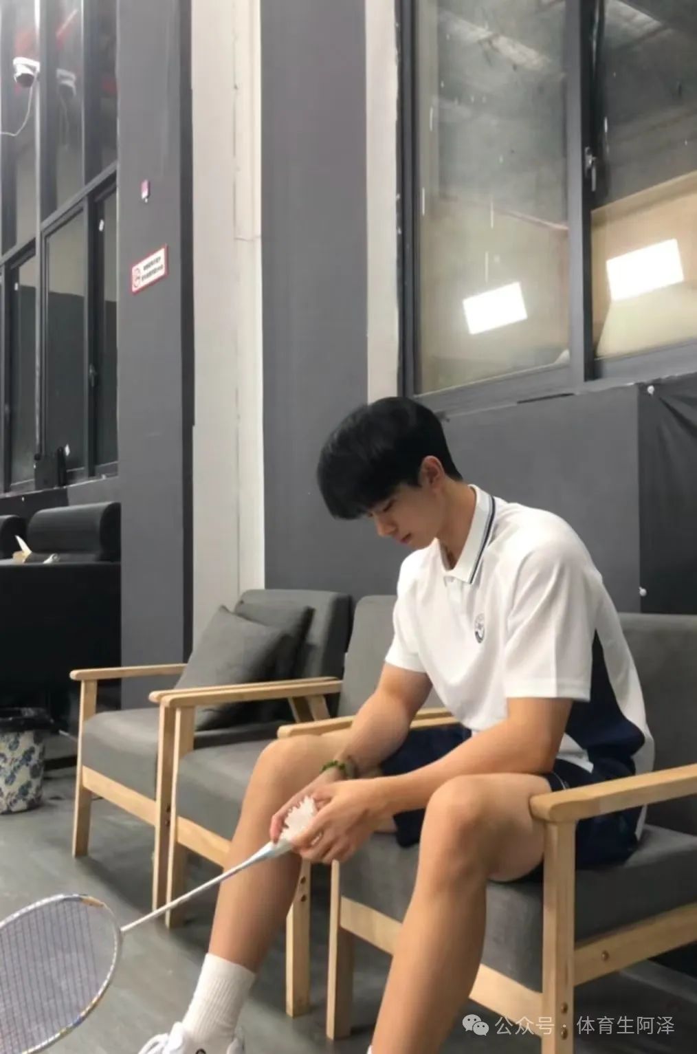 山东体院白袜校草，靠 " 白袜长腿 " 吸引众多学弟.....