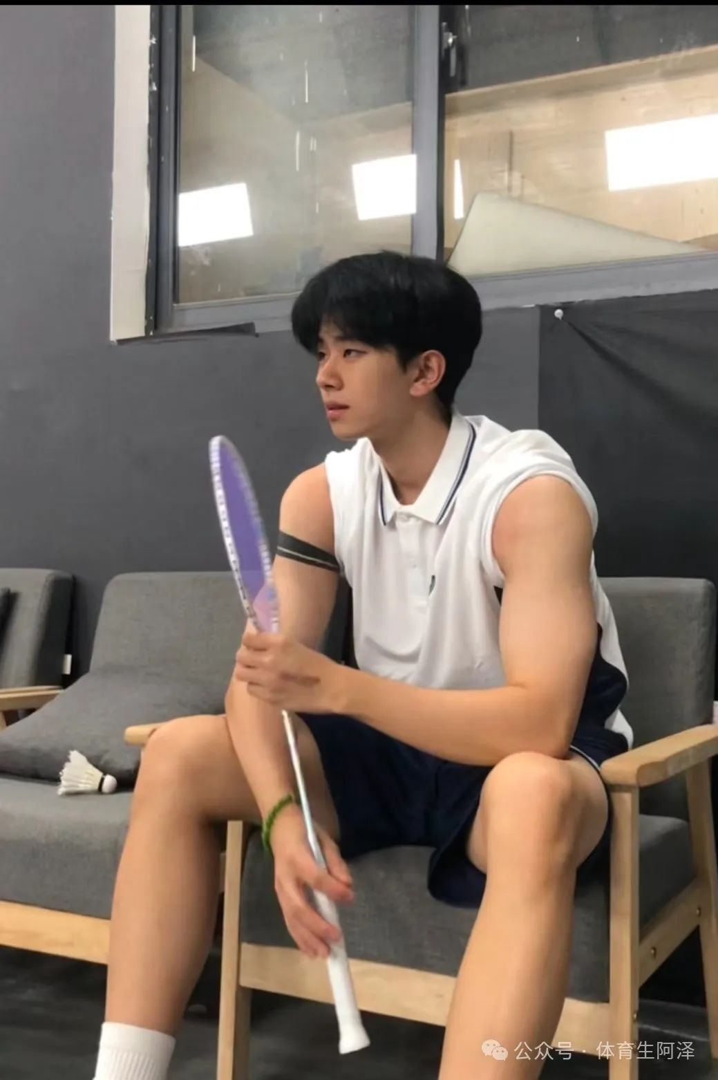山东体院白袜校草，靠 " 白袜长腿 " 吸引众多学弟.....