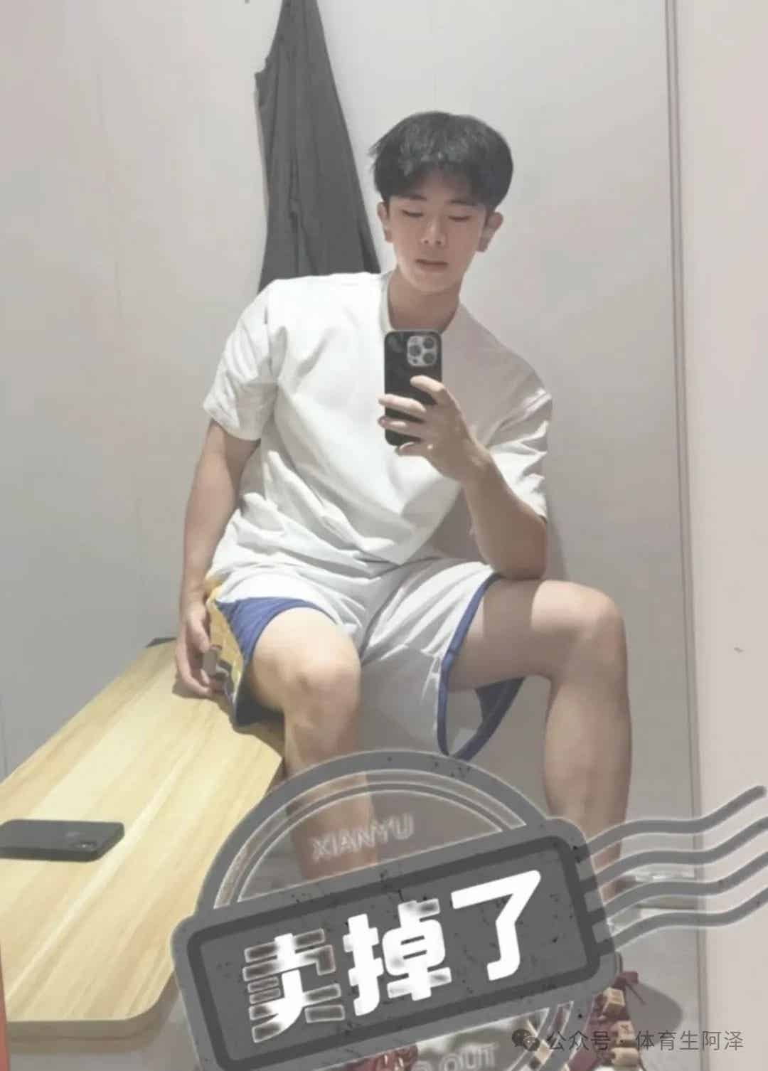 山东体院白袜校草,靠 " 白袜长腿 " 吸引众多学弟..... 山东体院白袜校草,靠 " 白袜长腿 " 吸引众多学弟.....