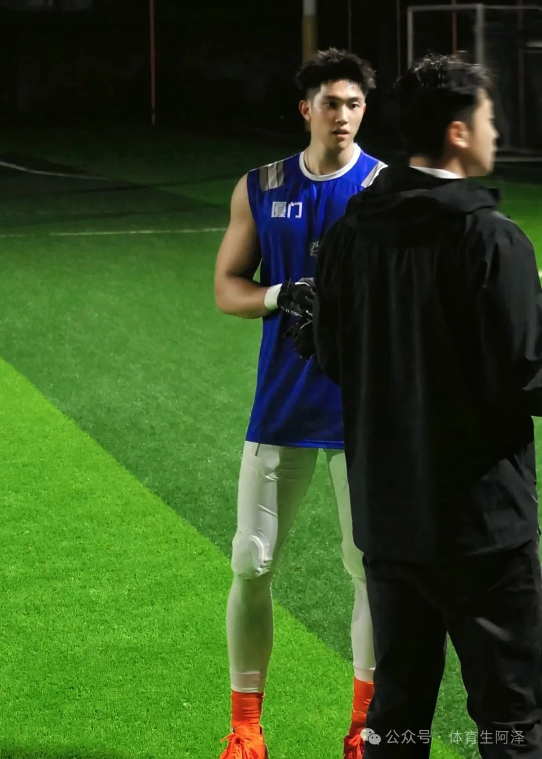 188cm 钻石黑皮足球体育生，球场上爆汗淋漓，性张力满满......