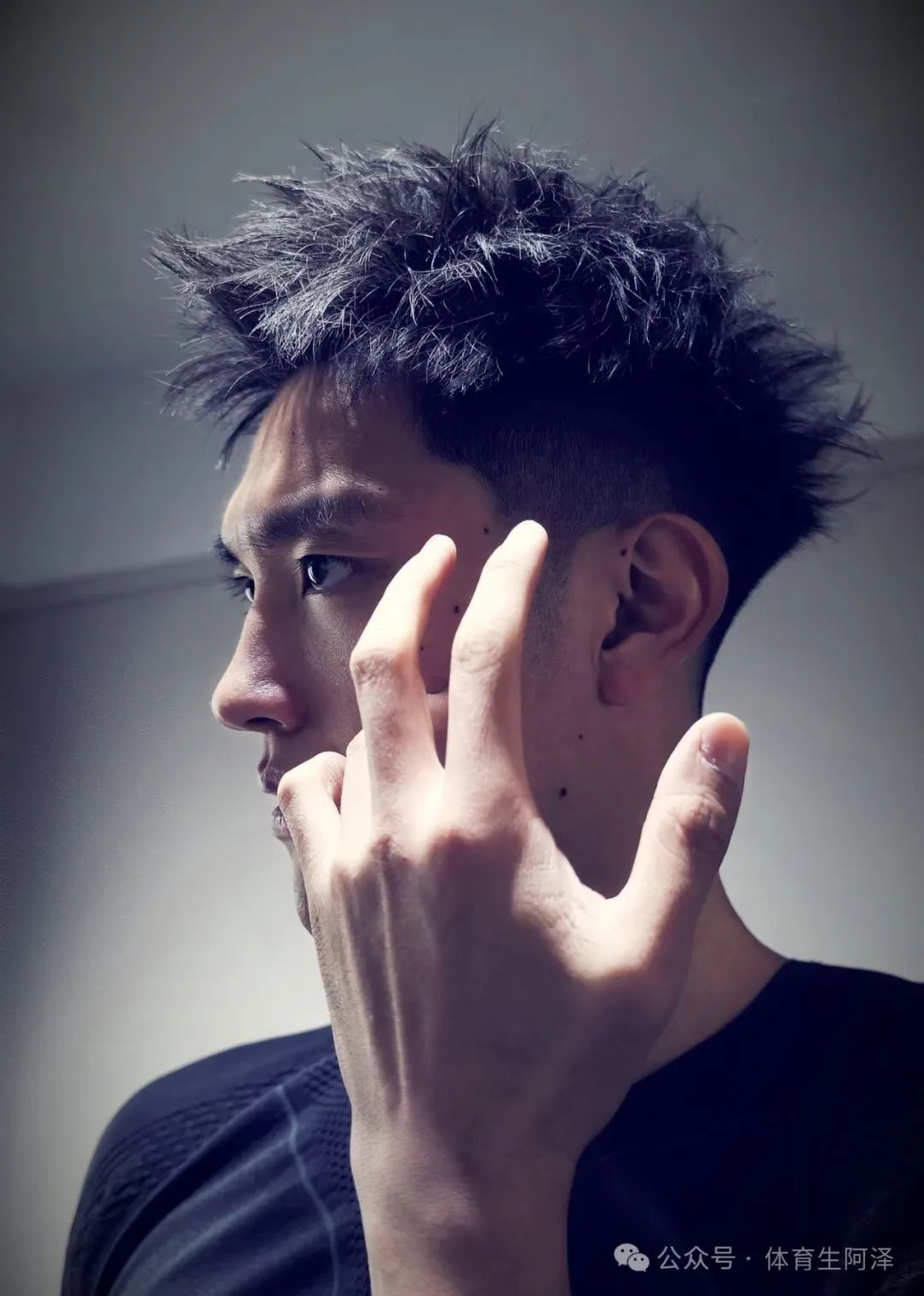 188cm 钻石黑皮足球体育生，球场上爆汗淋漓，性张力满满......