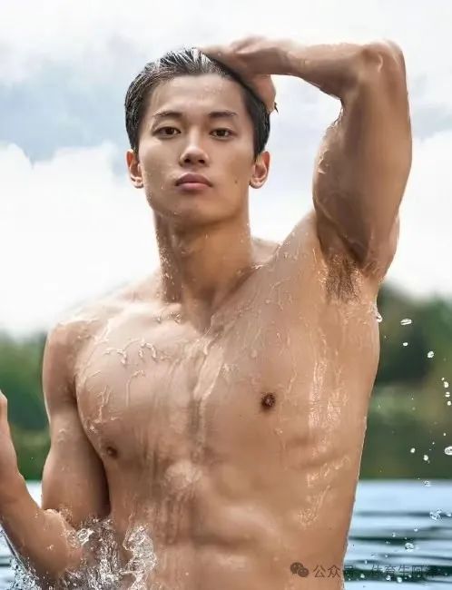 游泳冠军汪顺，央视镜头上演“踩脸视角”跳绳，网友：太大了，甩我脸上了....