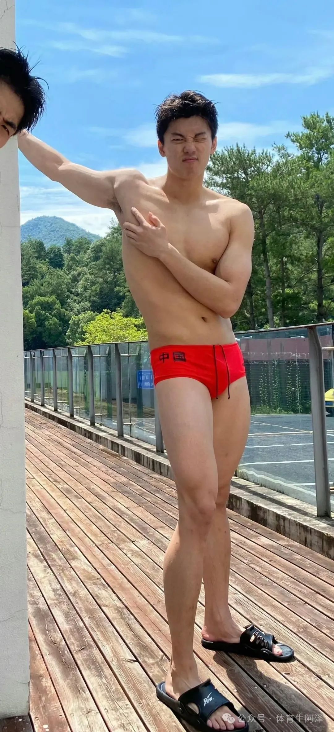 游泳冠军汪顺，央视镜头上演“踩脸视角”跳绳，网友：太大了，甩我脸上了....