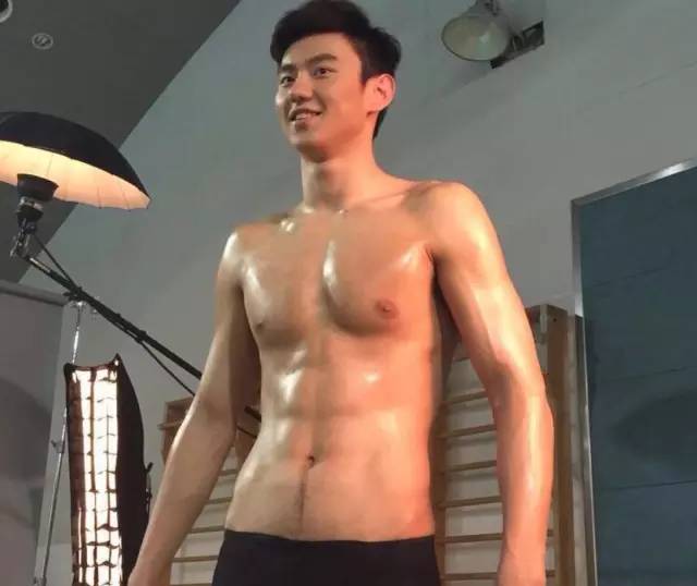 32 岁宁泽涛最新肌肉大片，颜值身材真的太能打了！