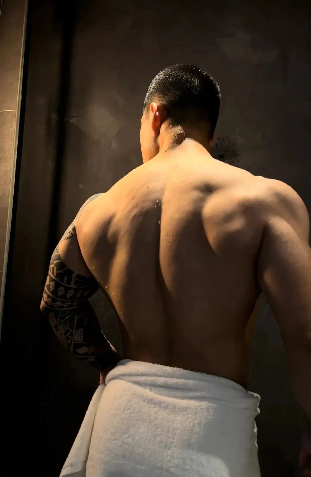 浙江直男教练的瓜都吃了吗？拍全见版写真爆红推特