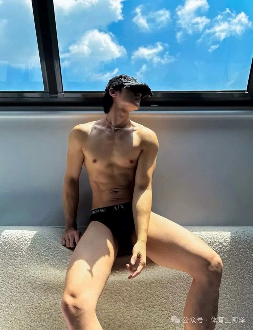 195cm 篮球体育生因“尺度太大”爆火推特，人形打桩机到底有多诱惑.......