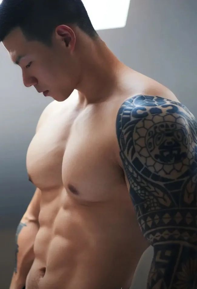 浙江寸头直男教练拍全见版推特写真 X 上爆红！你看了吗？
