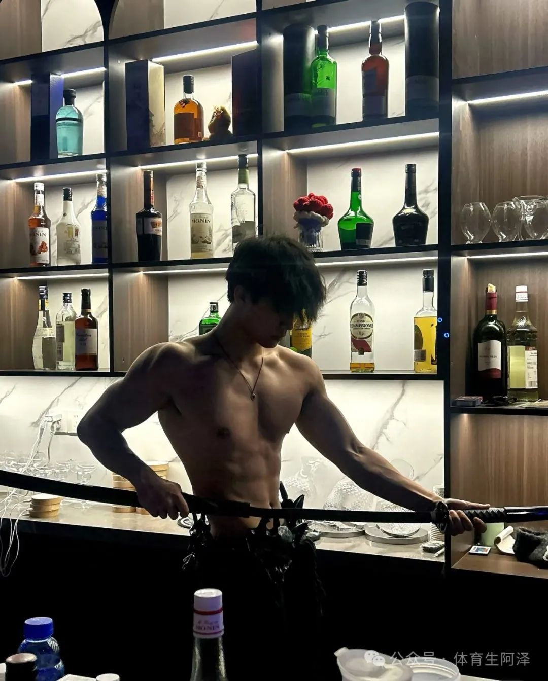 牛逼，百万网红被爆料塌房，网友辣评：私下玩的真花......