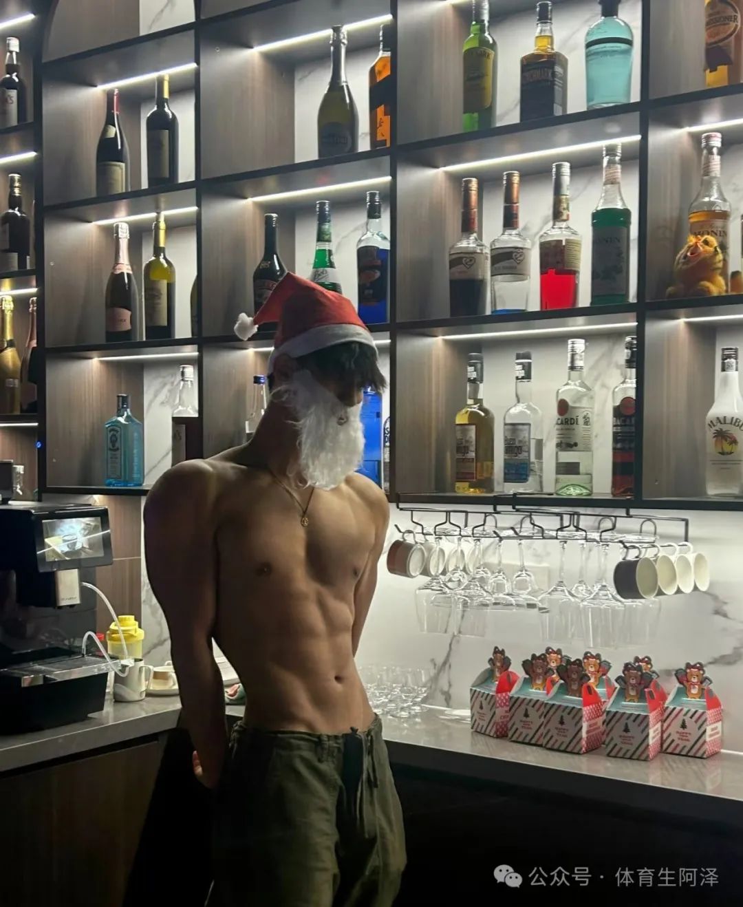 牛逼，百万网红被爆料塌房，网友辣评：私下玩的真花......