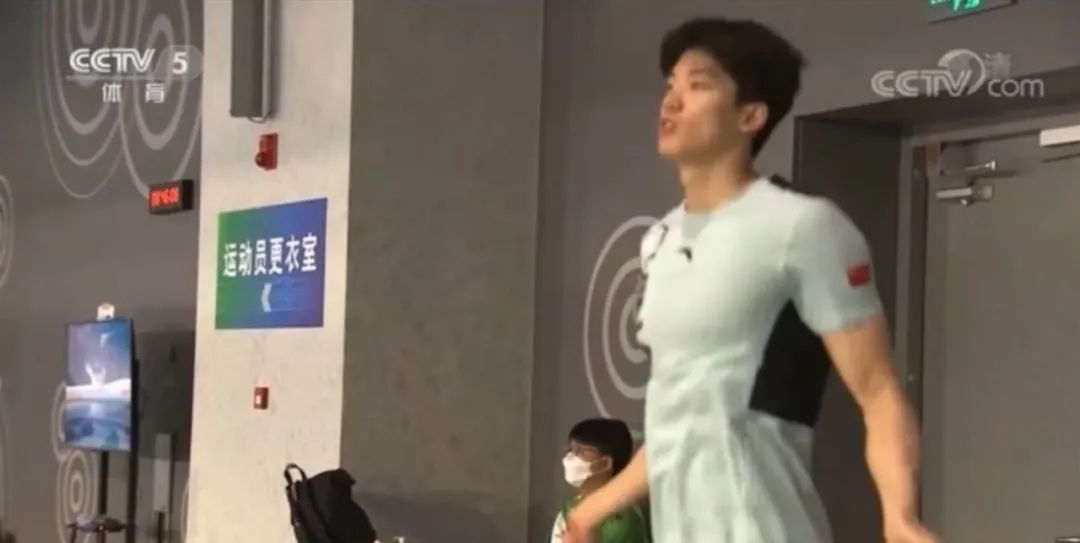 央视摄影师蹲下拍汪顺跳绳？这角度的跳动你看了吗？