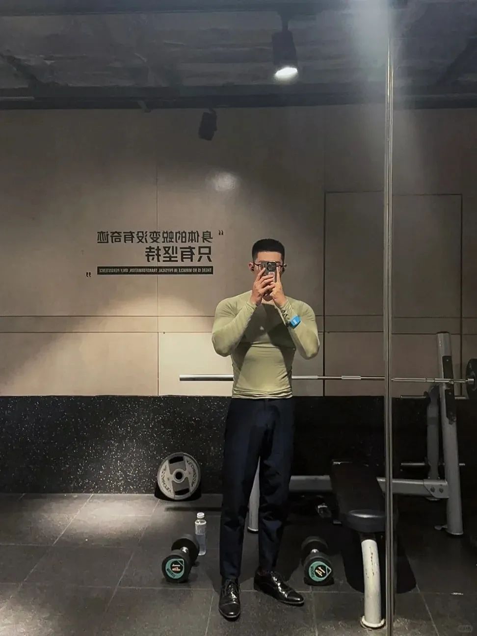 外企“打工魂”帆哥很香的日常：西装革履也能玩转健身圈？