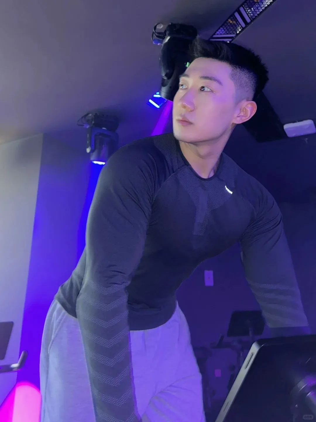 外企“打工魂”帆哥很香的日常：西装革履也能玩转健身圈？