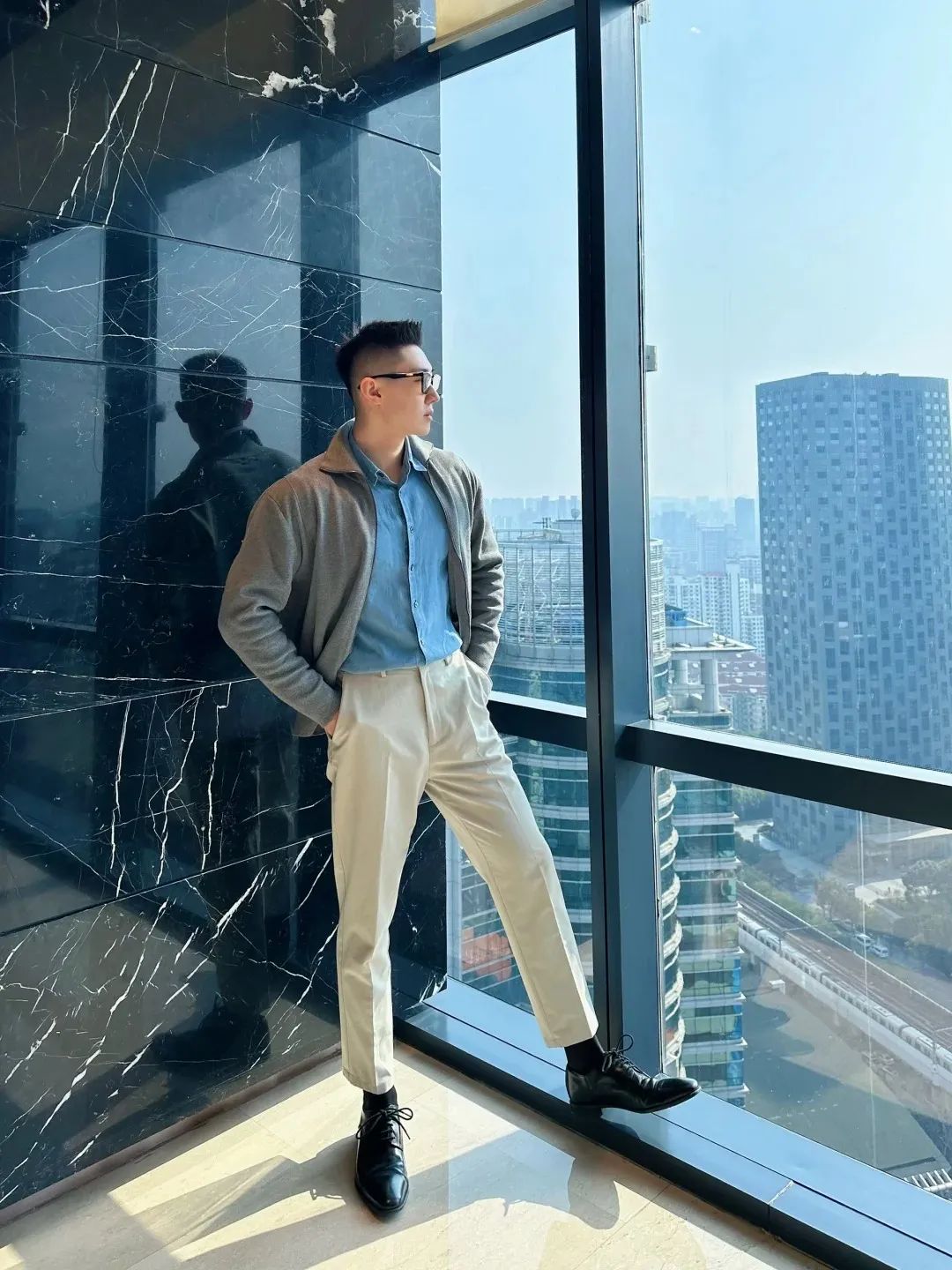 外企“打工魂”帆哥很香的日常：西装革履也能玩转健身圈？