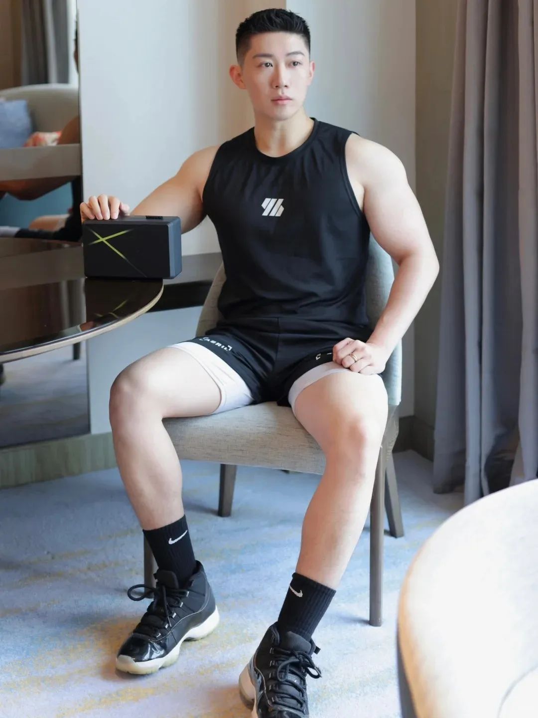 外企“打工魂”帆哥很香的日常:西装革履也能玩转健身圈? 外企“打工魂”帆哥很香的日常:西装革履也能玩转健身圈?