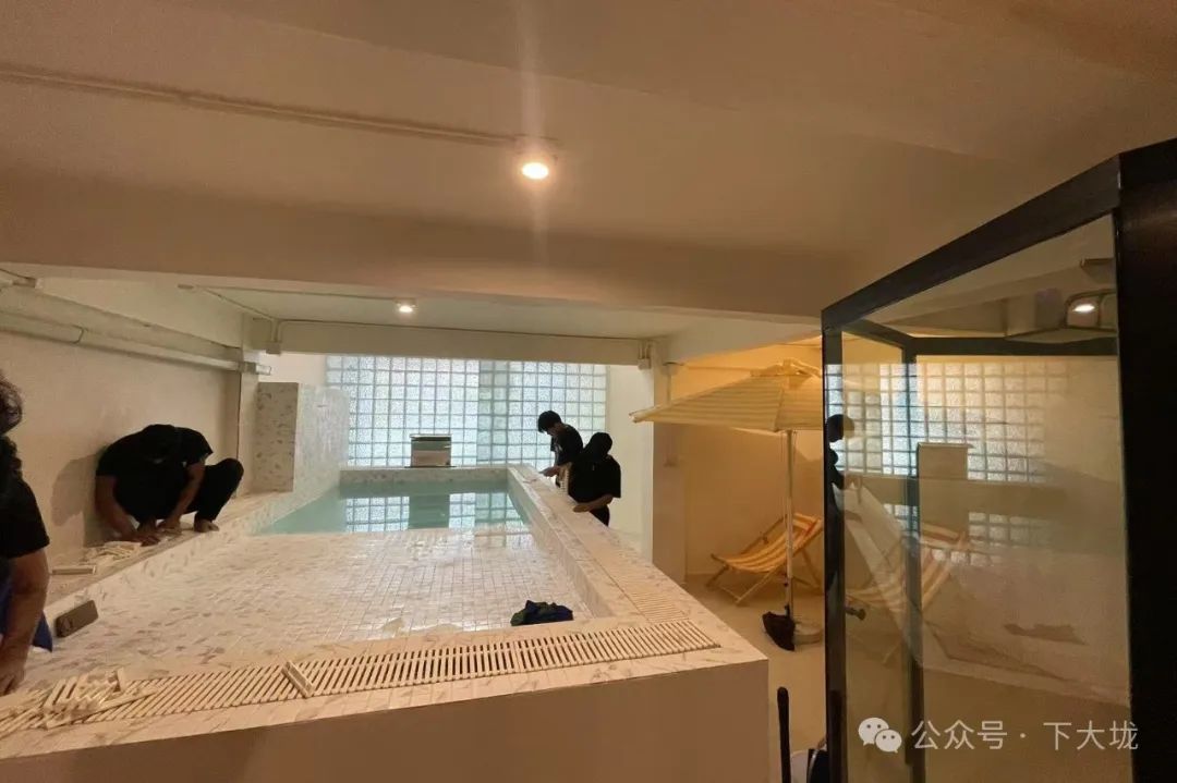 泰国泼水节前夕，曼谷新开一家“1/ 0 桑拿浴室”