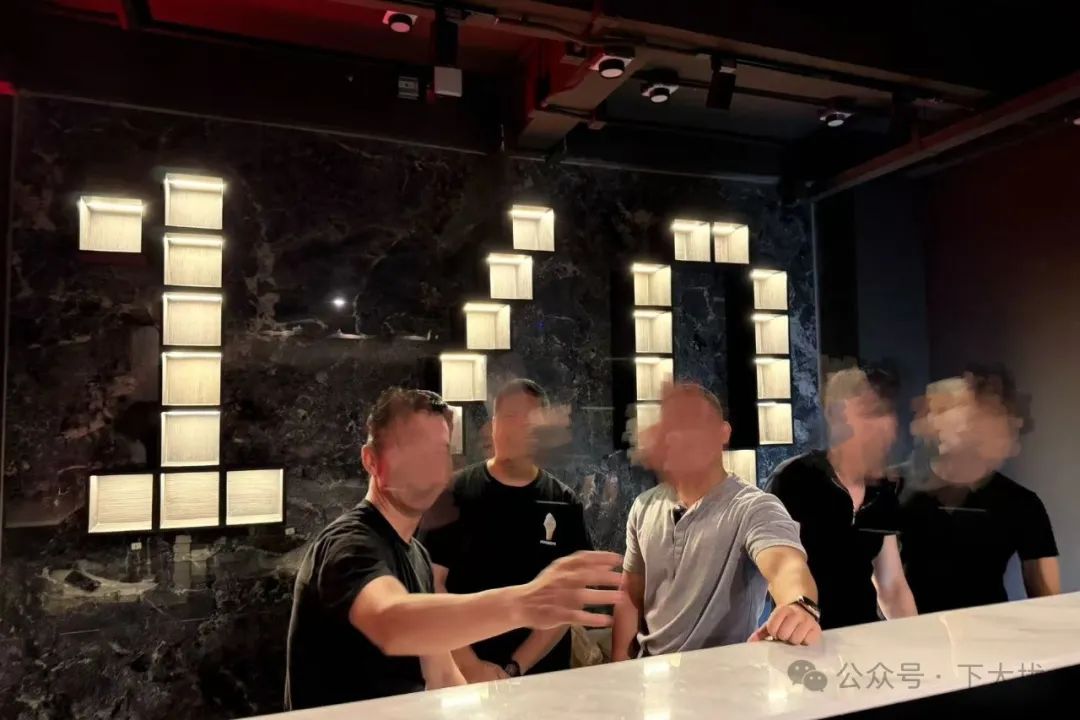 泰国泼水节前夕,曼谷新开一家“1/ 0 桑拿浴室” 泰国泼水节前夕,曼谷新开一家“1/ 0 桑拿浴室”