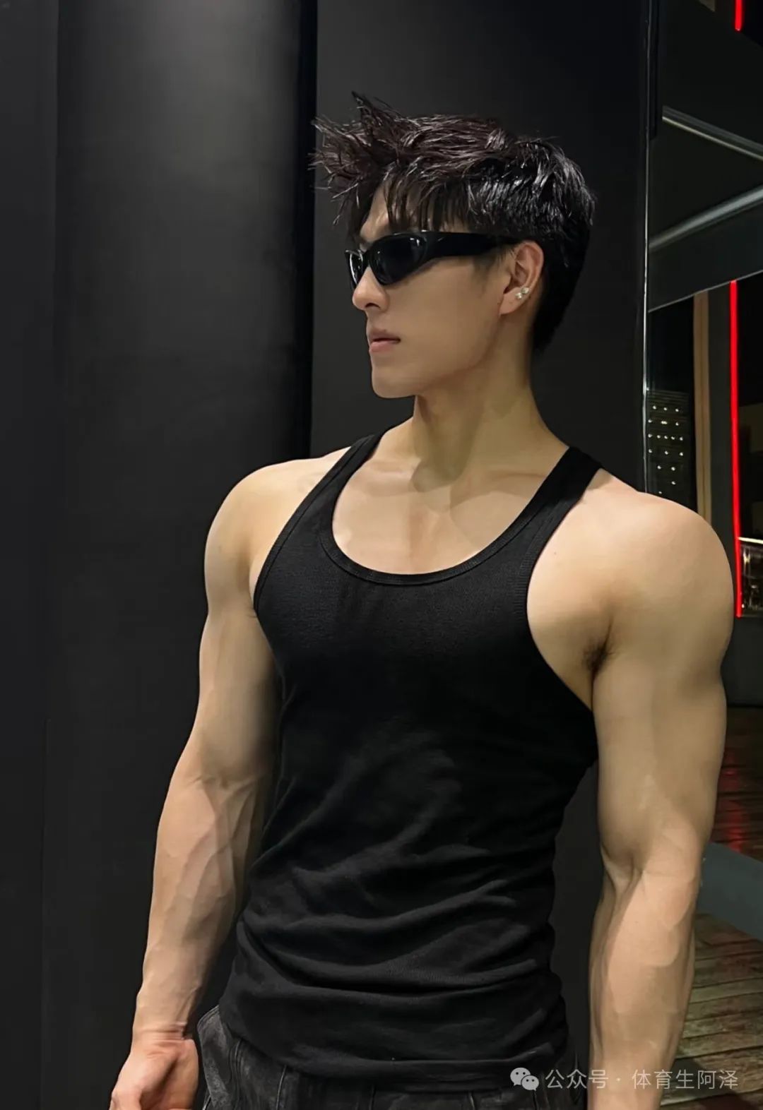 离谱, 帅哥健身男模诱惑金主反被吊。最终人财尽失......