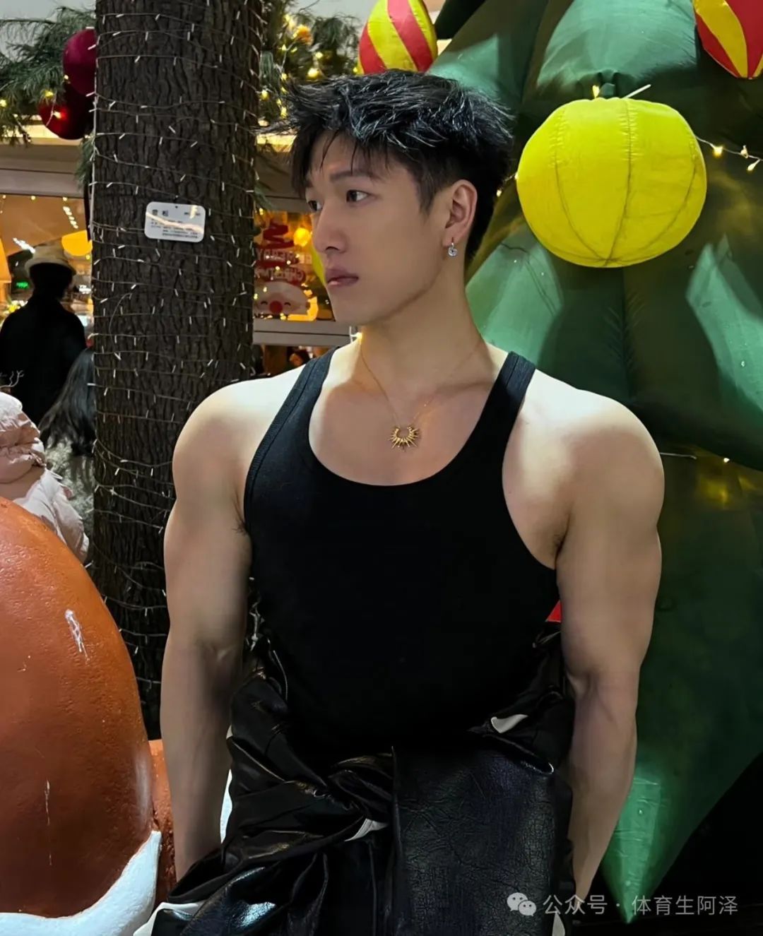 离谱, 帅哥健身男模诱惑金主反被吊。最终人财尽失......