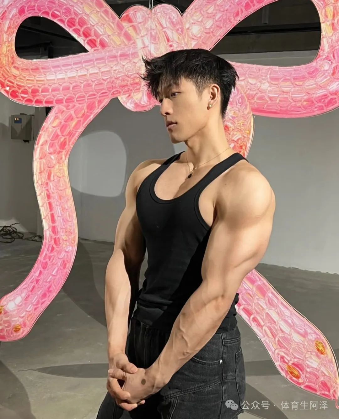 离谱, 帅哥健身男模诱惑金主反被吊。最终人财尽失......