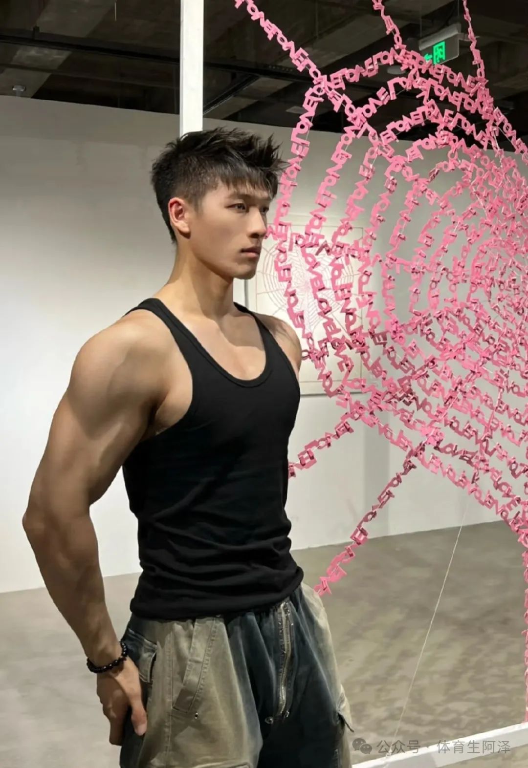 离谱, 帅哥健身男模诱惑金主反被吊。最终人财尽失......