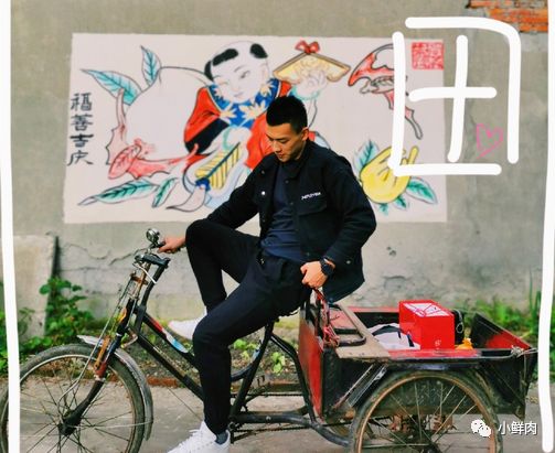 成都太古里执勤特警小哥意外走红，这也太帅了吧！