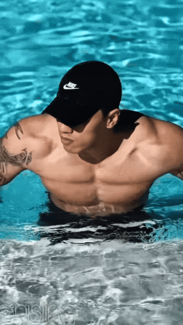 188cm 精壮型男海边秀肌肉，简直太顶了~