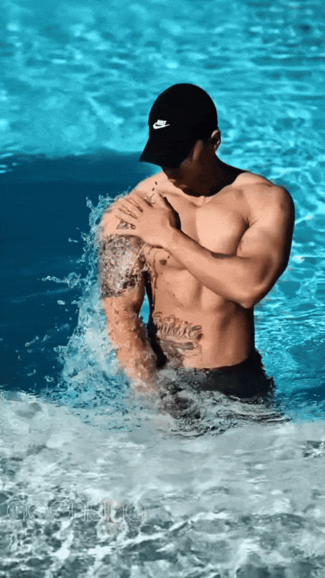 188cm 精壮型男海边秀肌肉，简直太顶了~