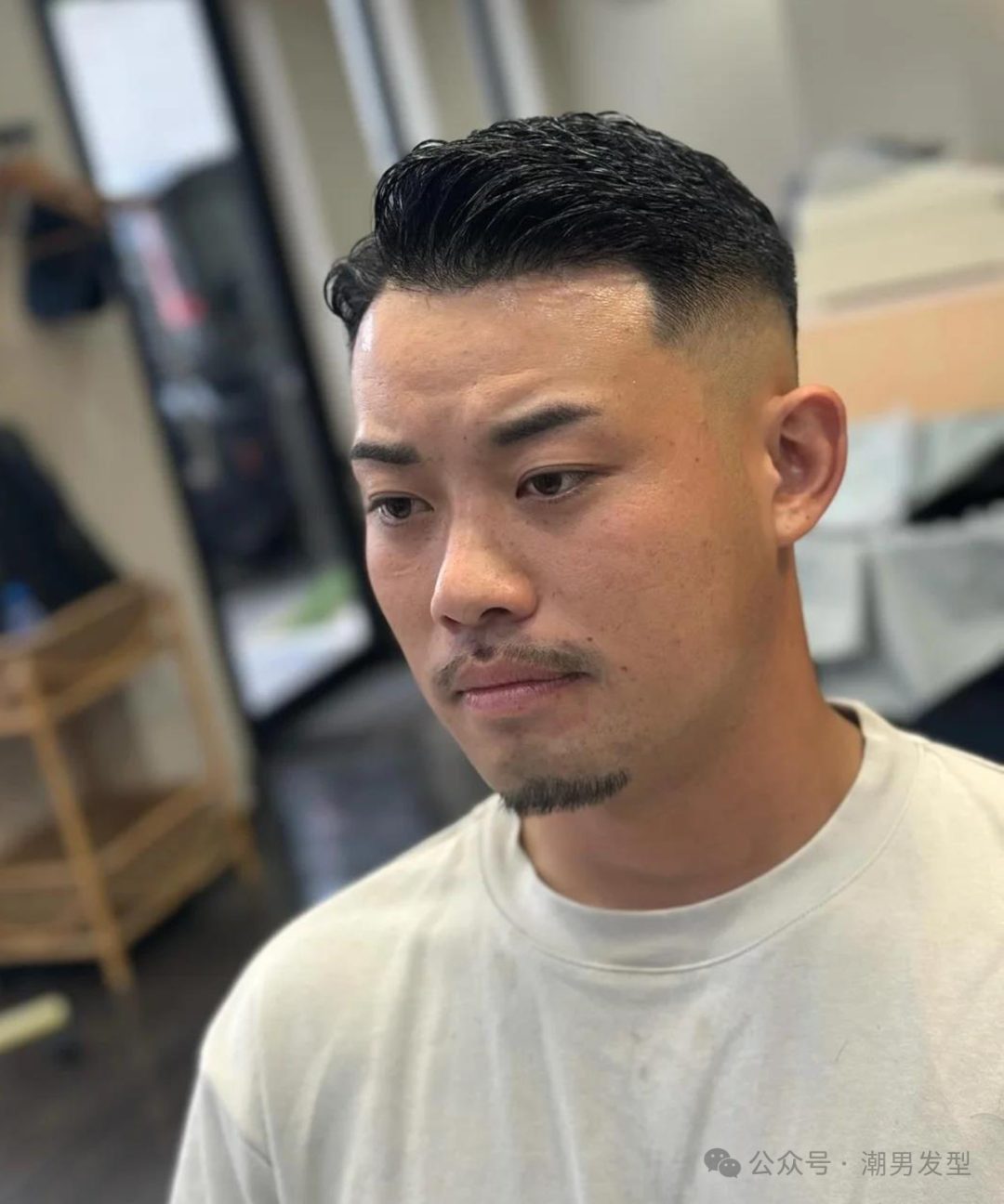 30+ 的男士想要“改头换面”,剪这 3 款时尚发型,瞬间提升颜值! 30+ 的男士想要“改头换面”,剪这 3 款时尚发型,瞬间提升颜值!
