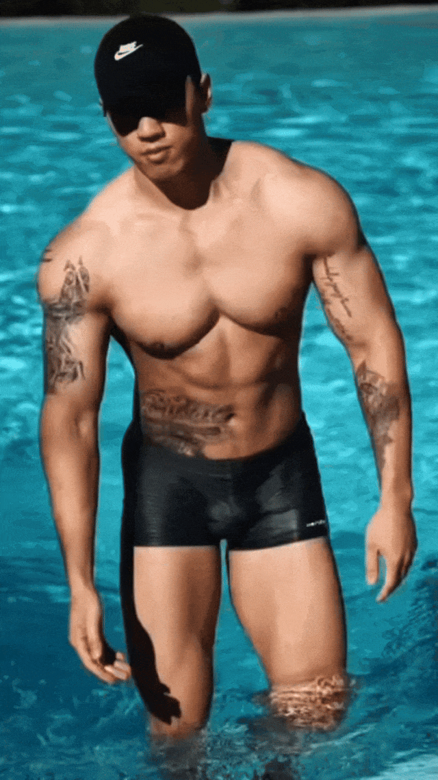 188cm 精壮型男海边秀肌肉，简直太顶了~