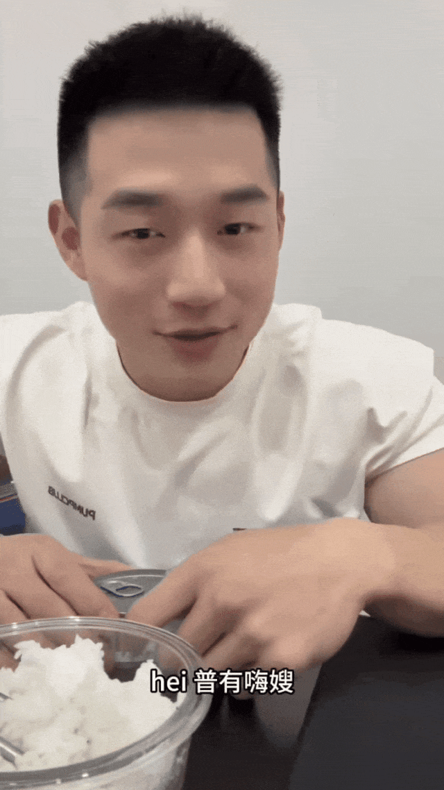 25 岁陕西肌肉帅哥，网友直呼：互联网第一老公~