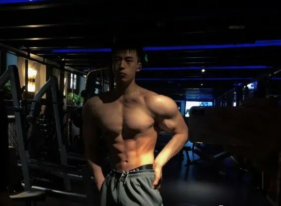 北京健身私教这身材太让人爱不释手！！