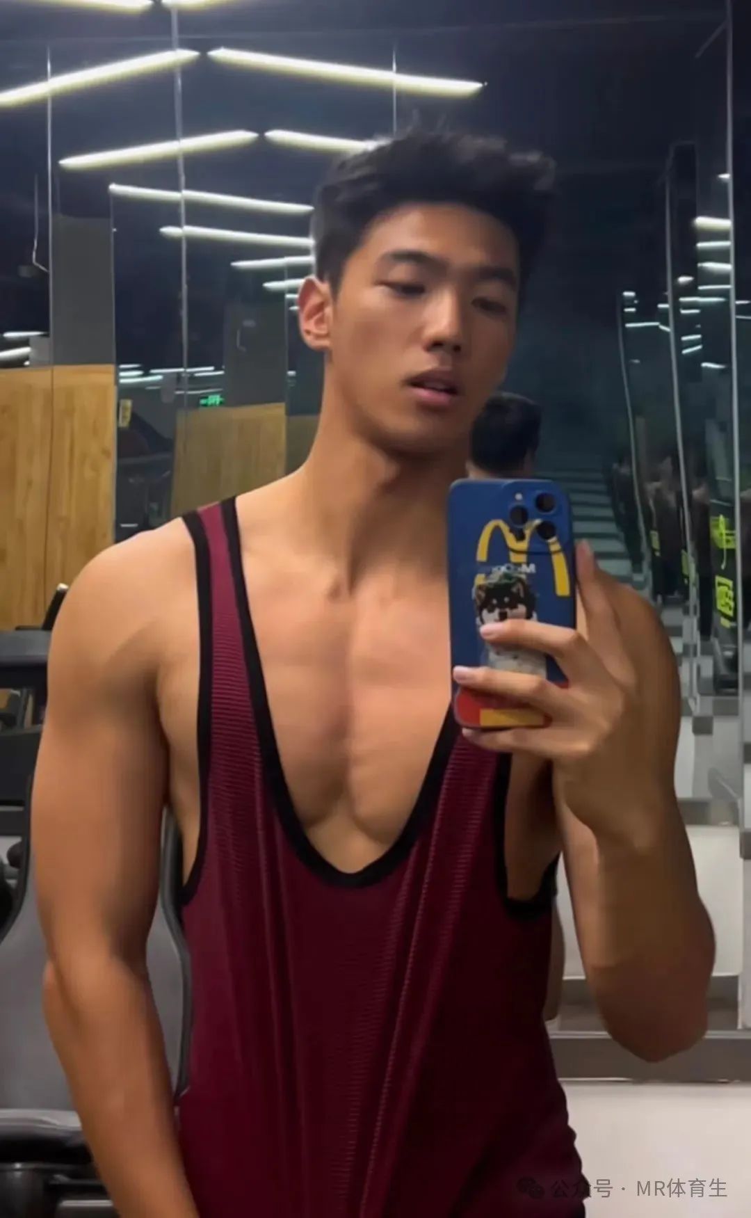 185cm 浙江黑皮体育生，这逆天大长腿简直绝了