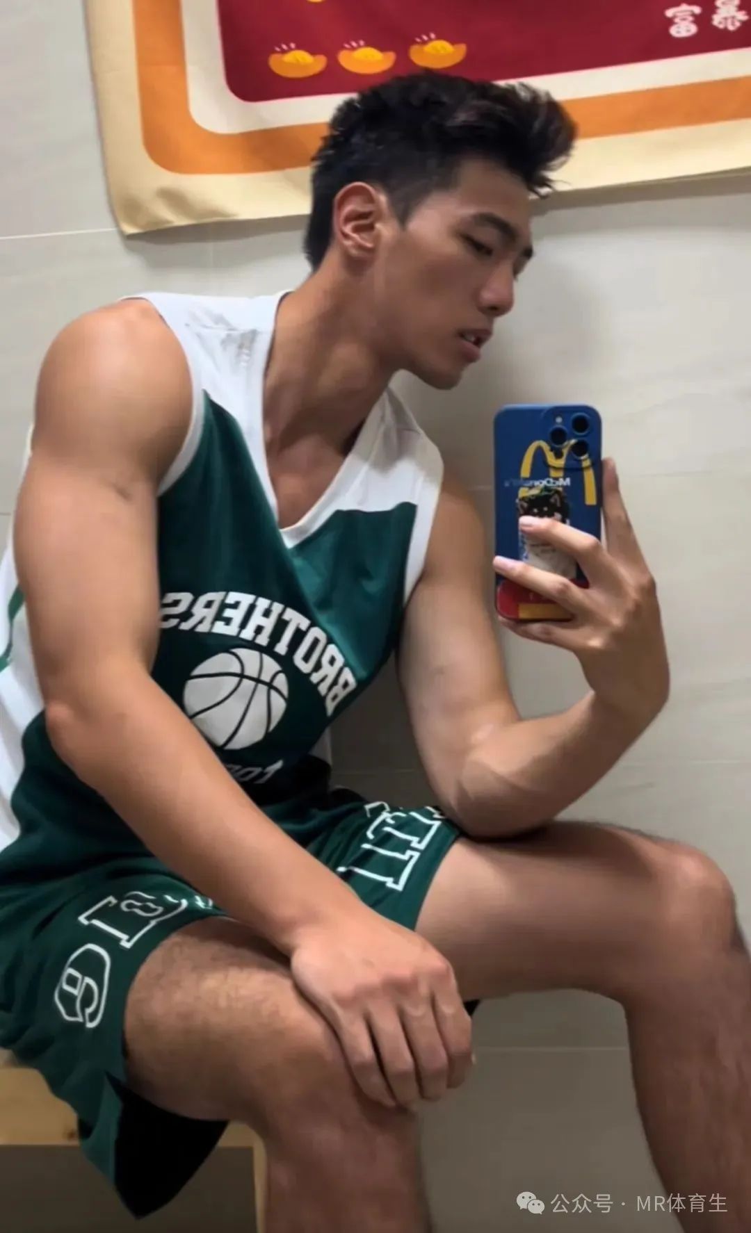 185cm 浙江黑皮体育生，这逆天大长腿简直绝了