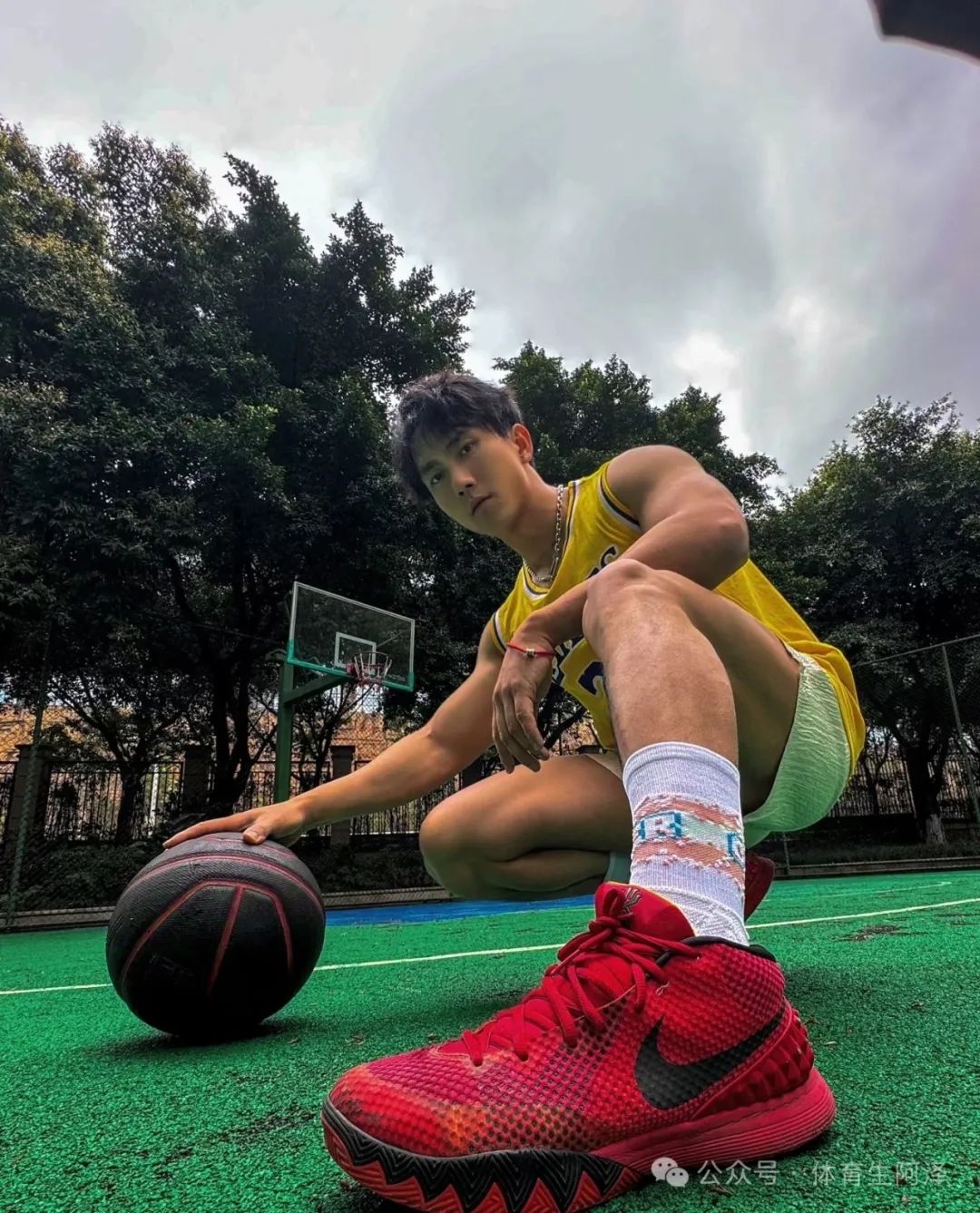 腰好才是王道？具有“实战”经验的白袜篮球体育生道出答案....