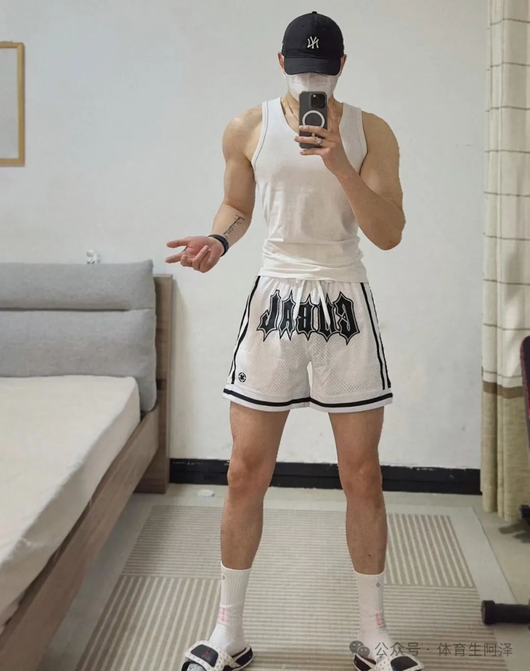 爆火“推特”的黑皮白袜体育生，猛 1 打桩超持久，3 位前男友直呼“扛不住”.......